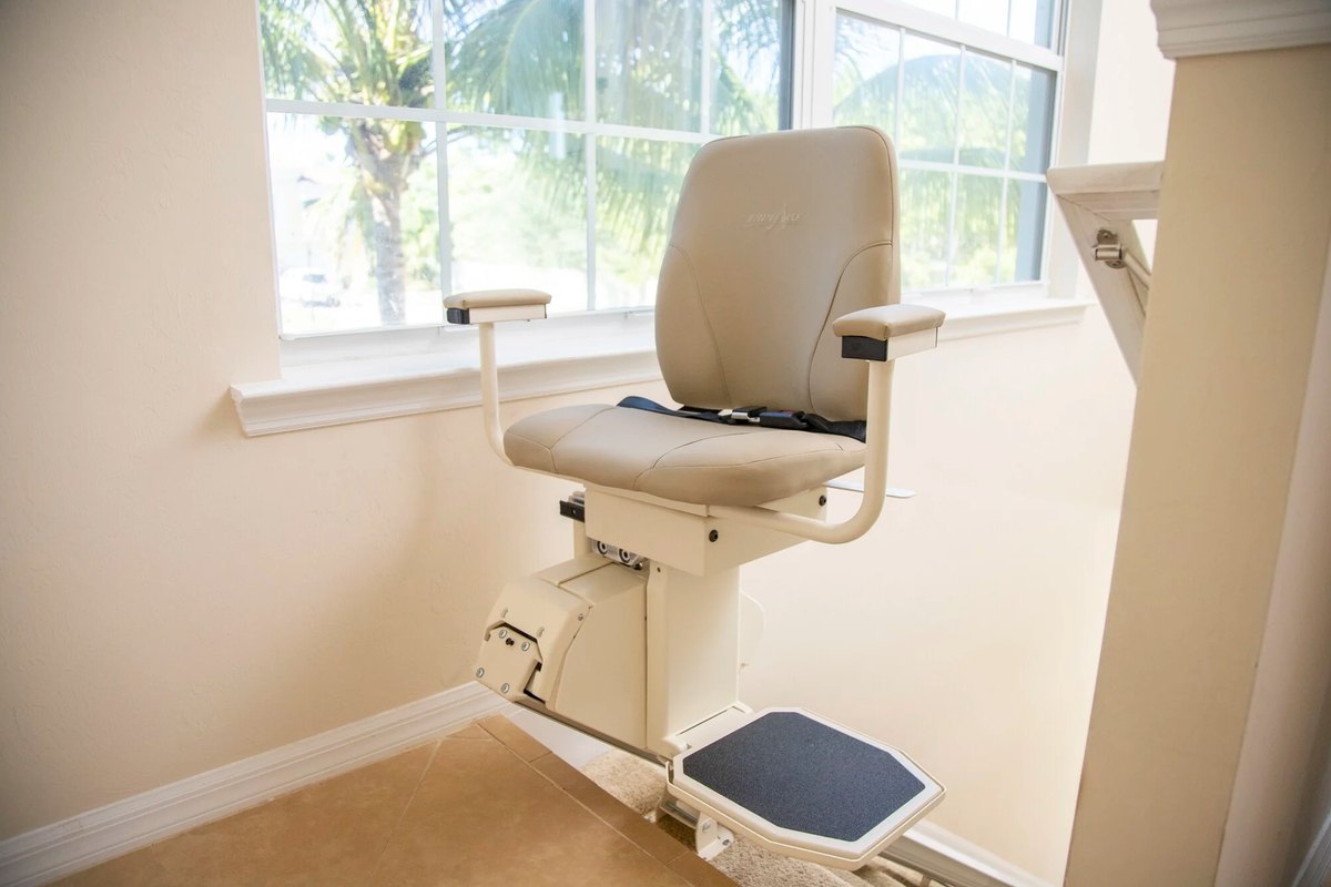 Harmar SL600 HD heavy-duty stair lift with a high back and wide seat at the top of the stairs